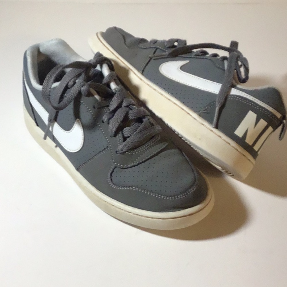 NIKE